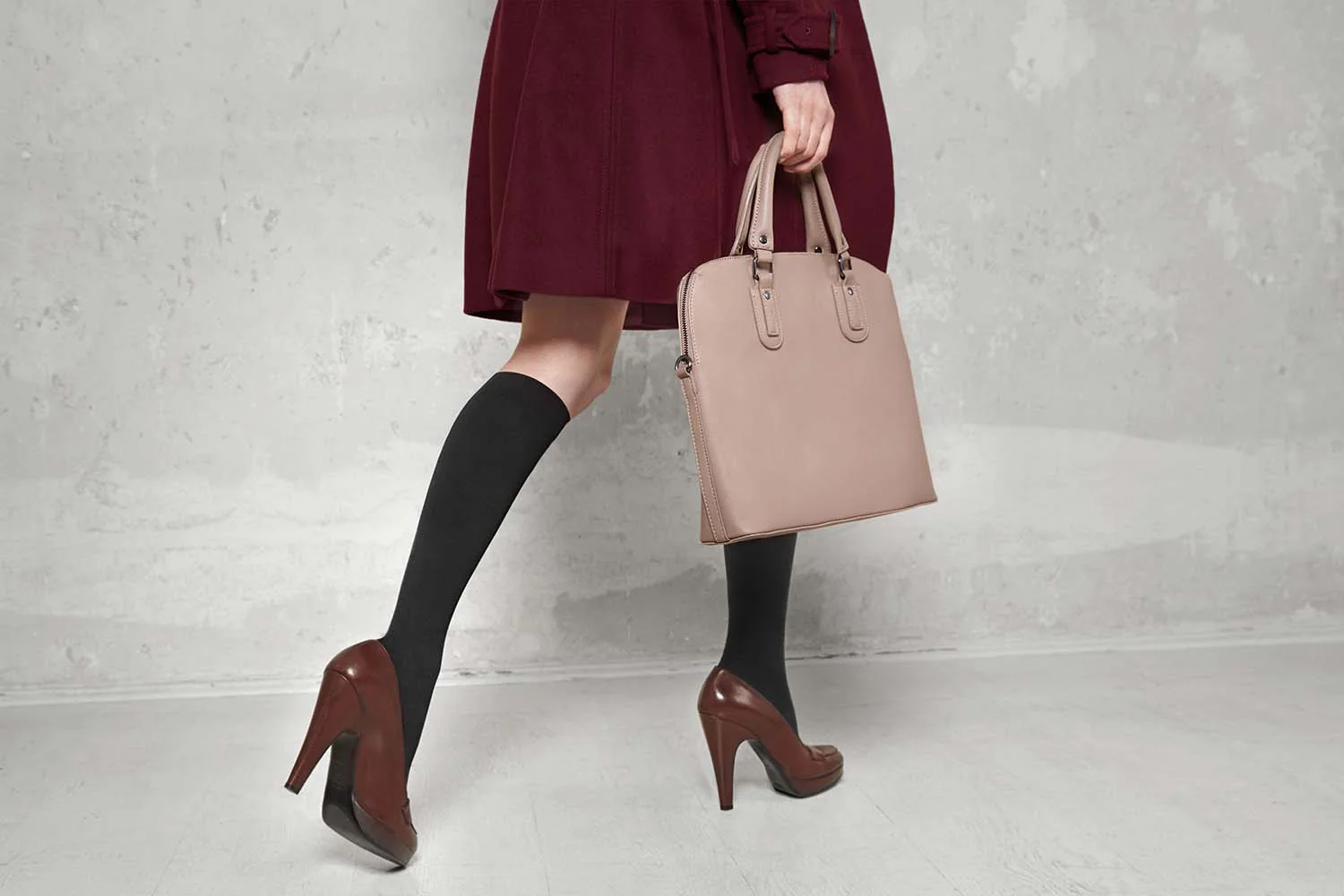 Unisex VenoTrain Business Knee High 20-30mmHg - Image 6